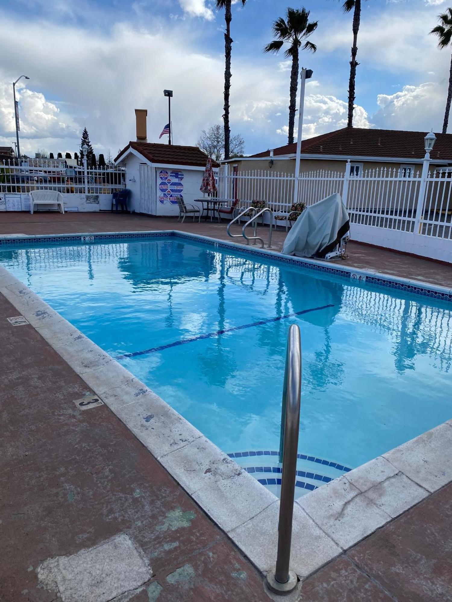 Holiday Motel אוקדייל מראה חיצוני תמונה